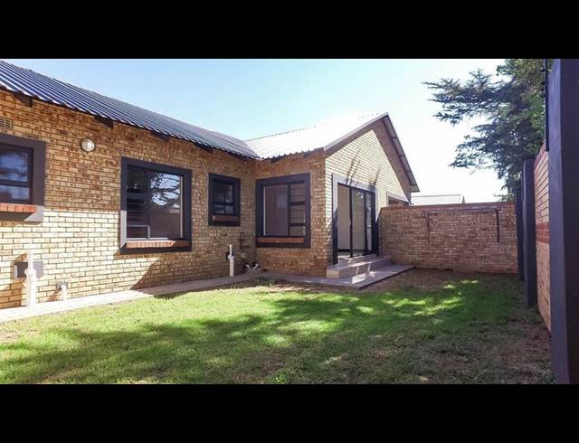 3 BEDROOM CLUSTER FOR SALE IN NEWMARKET